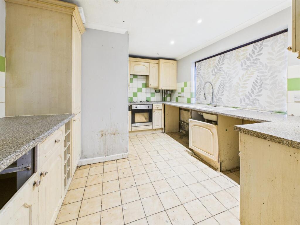 Fircroft Close, Tilehurst, Reading – pohled 2