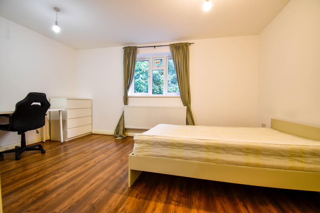 6 bedroom detached house for rent