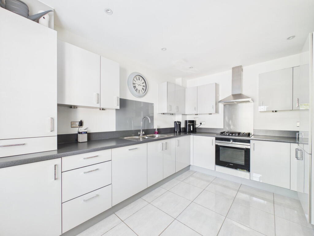 House in Horsham, Broadbridge Heath - View 3