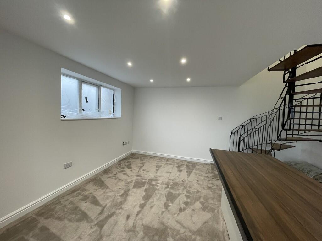 Main image of property: Ravensthorpe Drive, Loughborough