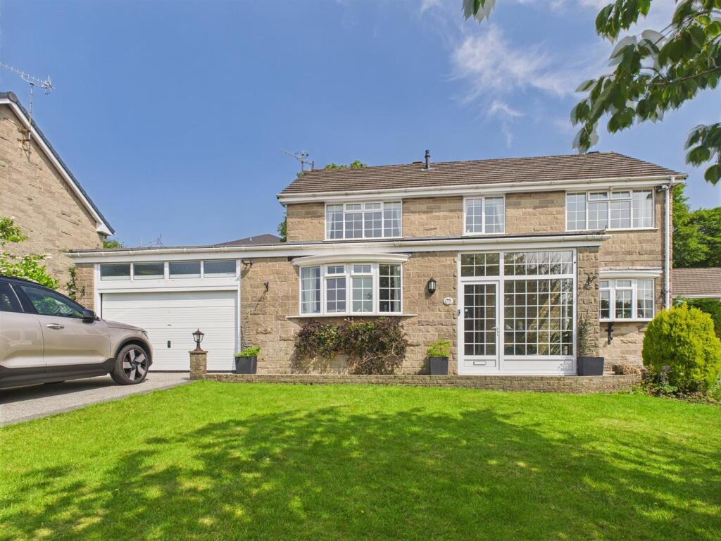 4-bed detached on Alder Grove, Buxton, £499,950