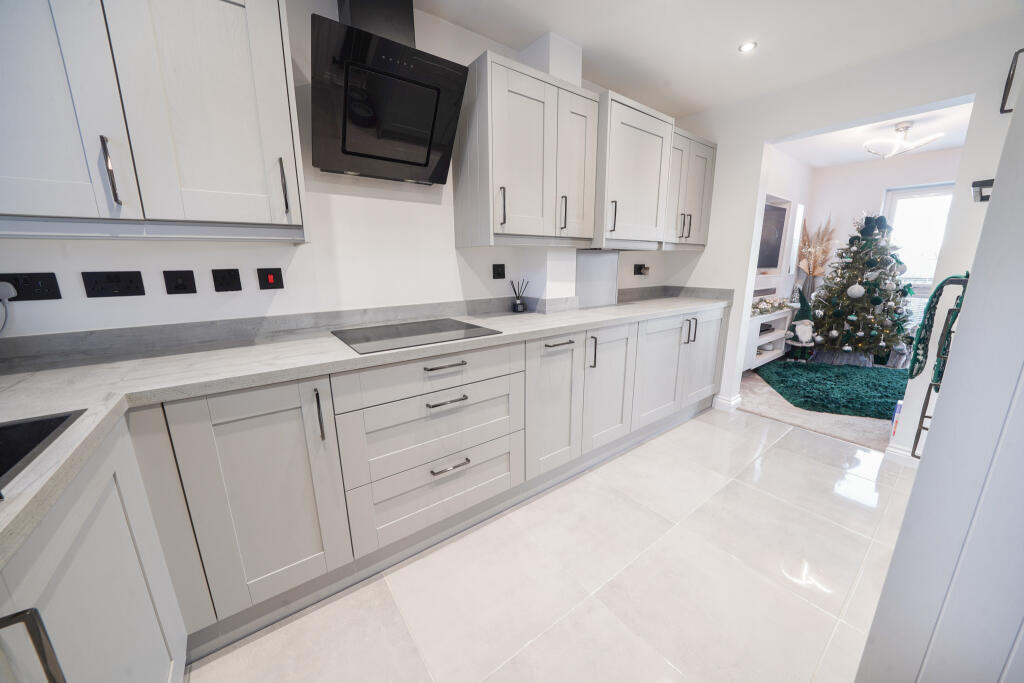 House in Pontardawe, Neath Port Talbot - View 4