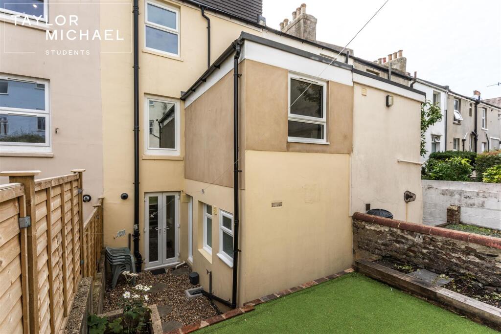 6 bedroom terraced house for rent