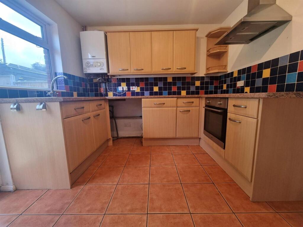 Oak Close, BAGINTON, CV8 photo 4