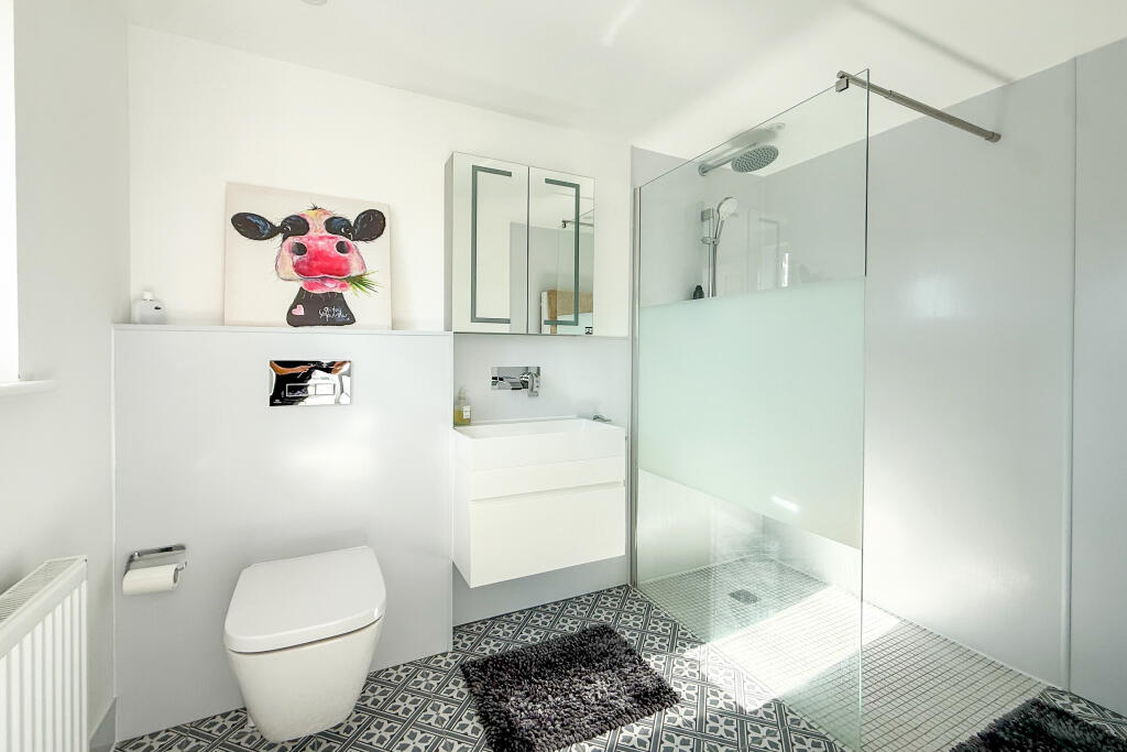 House in Wealden, Polegate - More