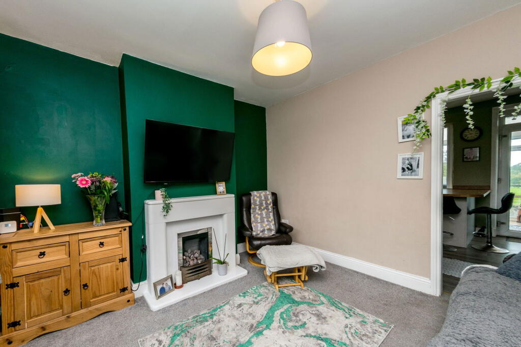 Crescent, Kirkburton, HD8 photo 3