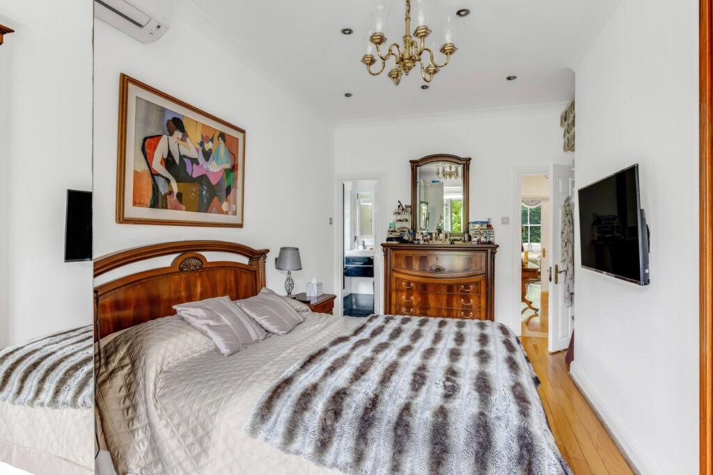Apartment in London - More