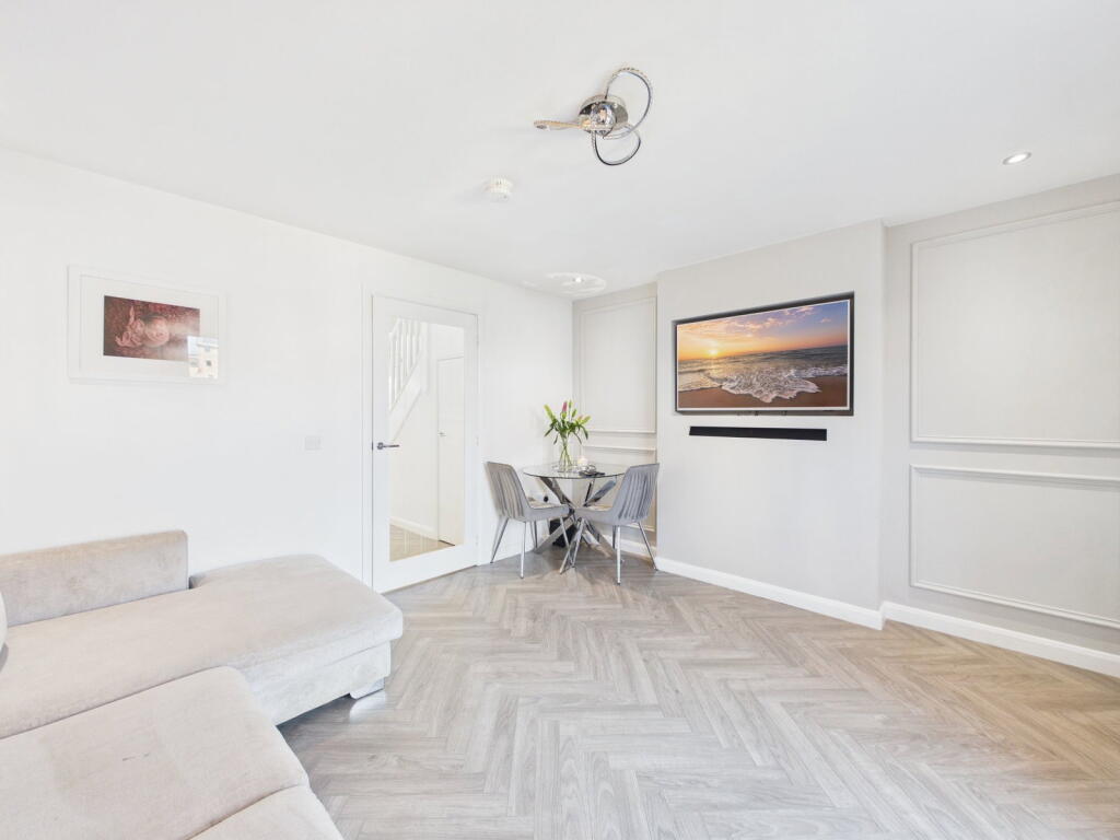 16 Sandilands View, Edinburgh, EH16 4DF photo 4