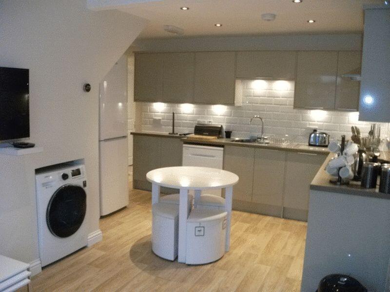 Main image of property: DOUBLE ROOM WITH EN-SUITE FOR PROFESSIONAL PERSON 