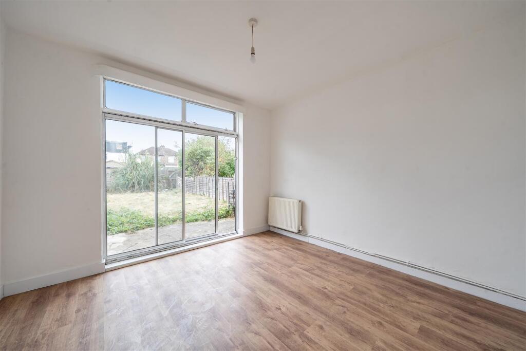 Apartment in Harrow - View 4