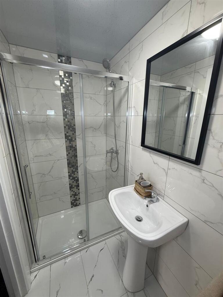 1 bedroom house share for rent