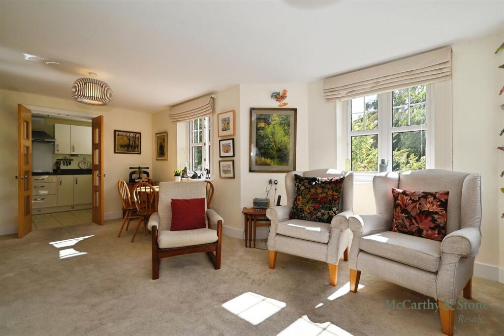 Apartment in Slough - View 4