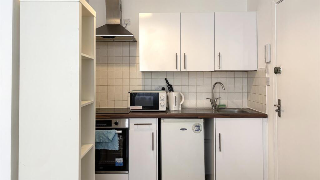 Studio flat for rent