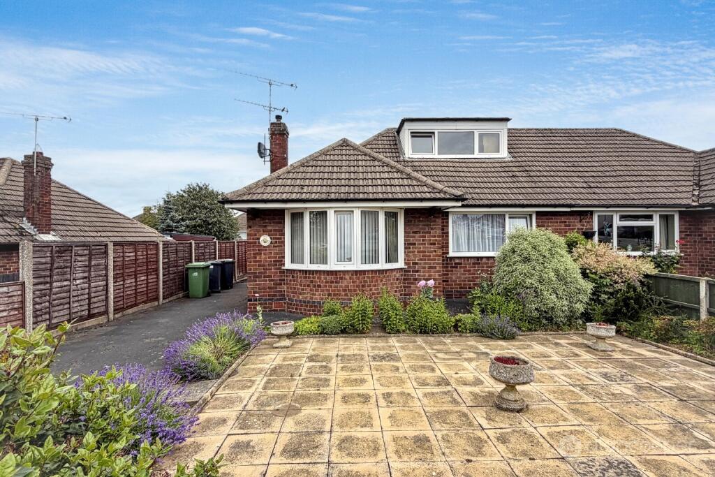 Main image of property: Nuneaton Road, Bulkington, CV12 9QP