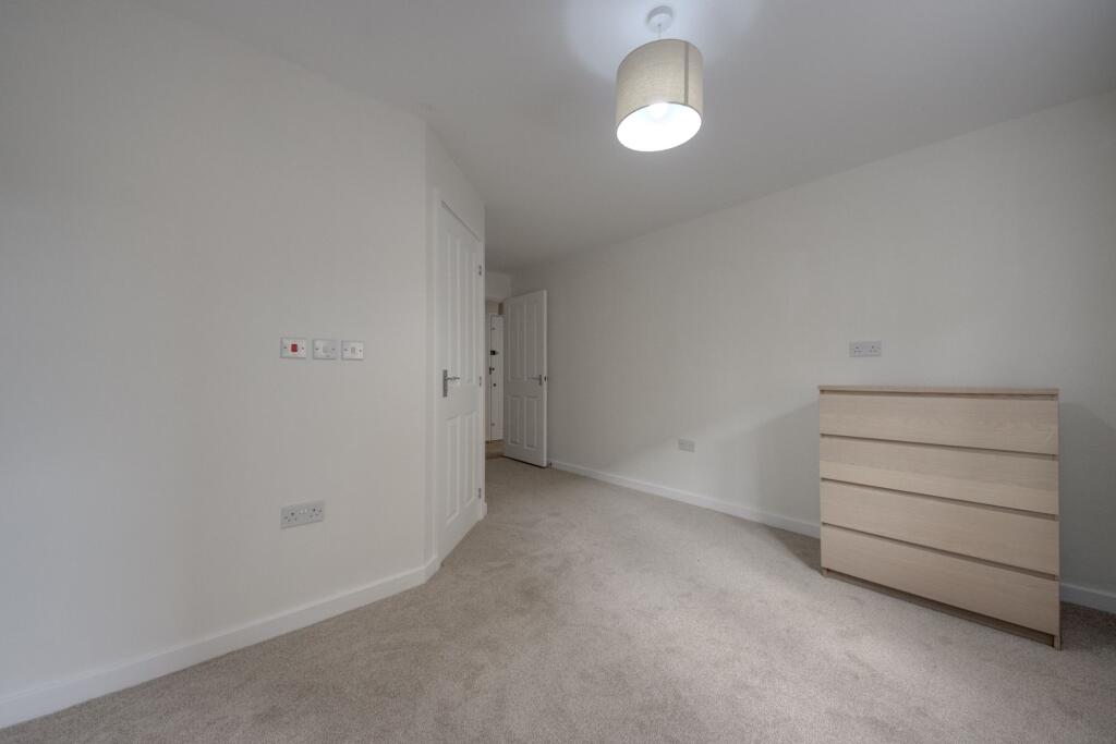 Apartment in Watford - View 3