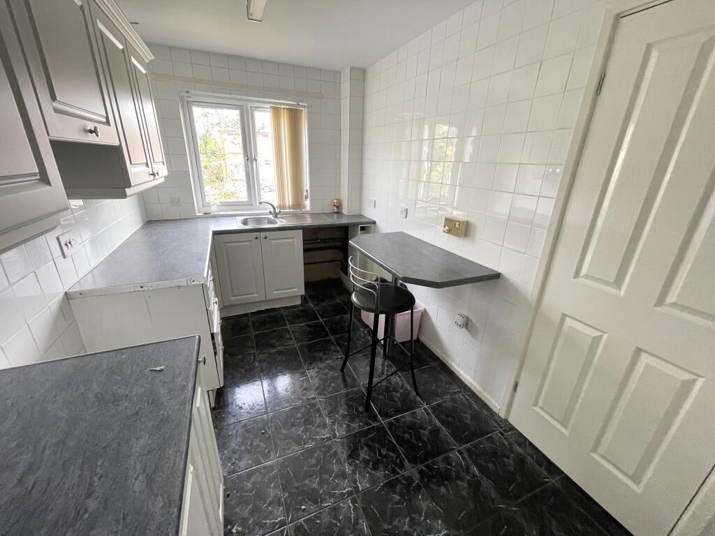 Apartment in Stockport, Woodley - More