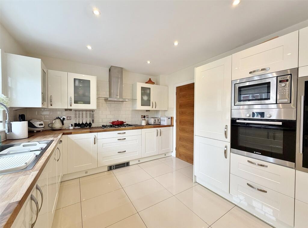 Coopers Lane, Verwood, Dorset, BH31 photo 5