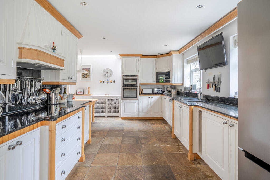 Crecy Gardens, Redbourn, AL3 - View 4