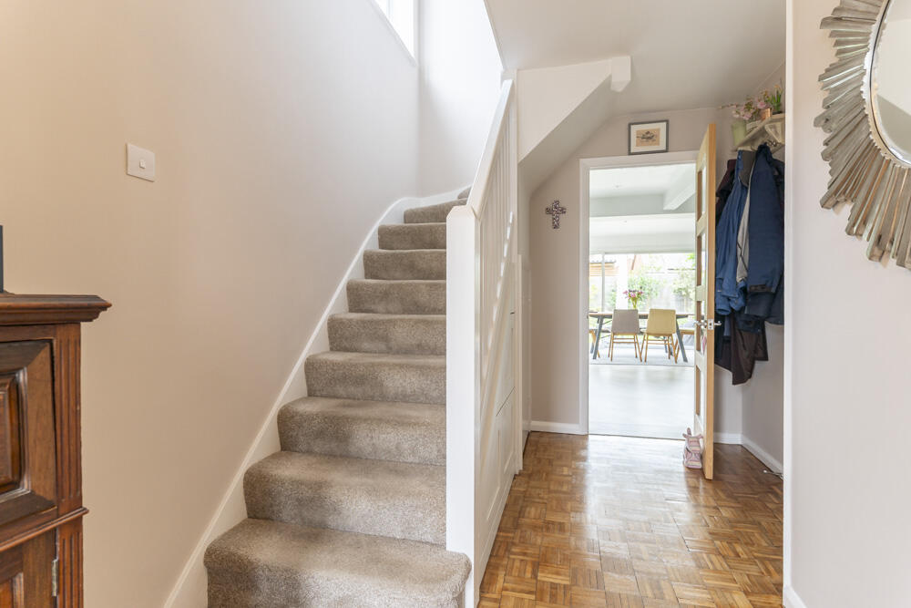 Paddocks Way, Chertsey, Surrey. photo 4