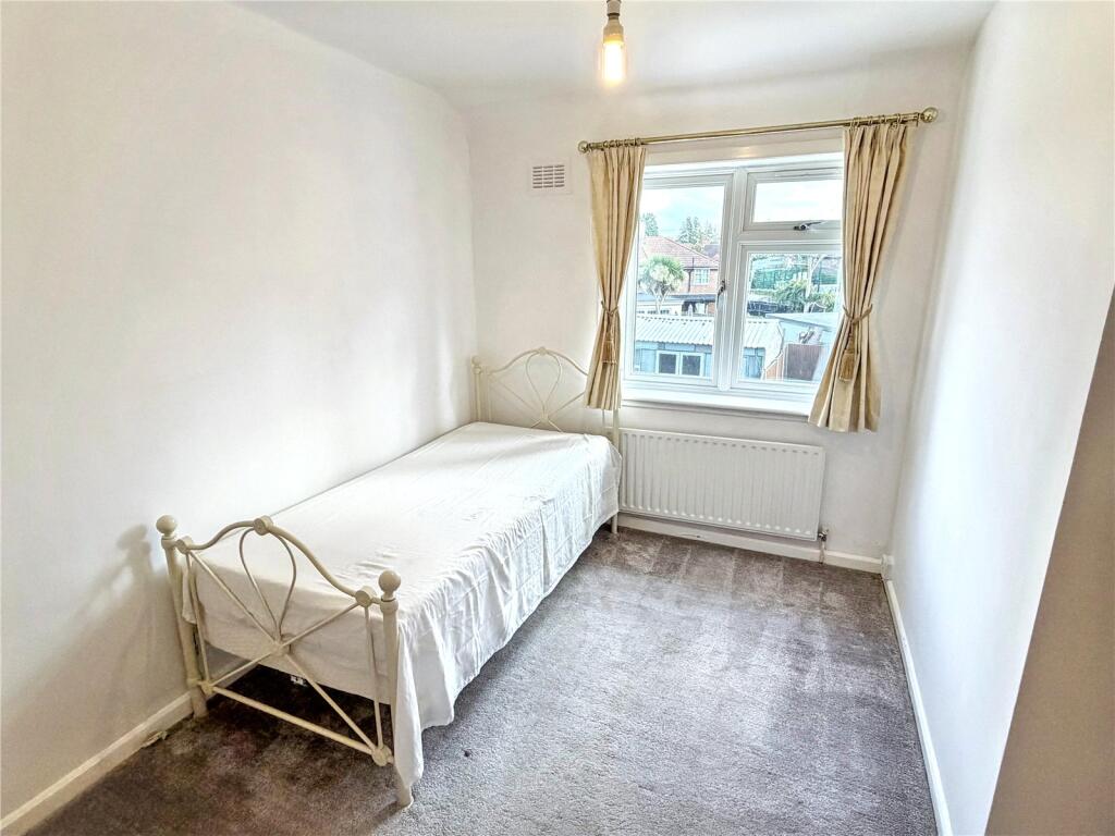 House in London, Morden - View 2