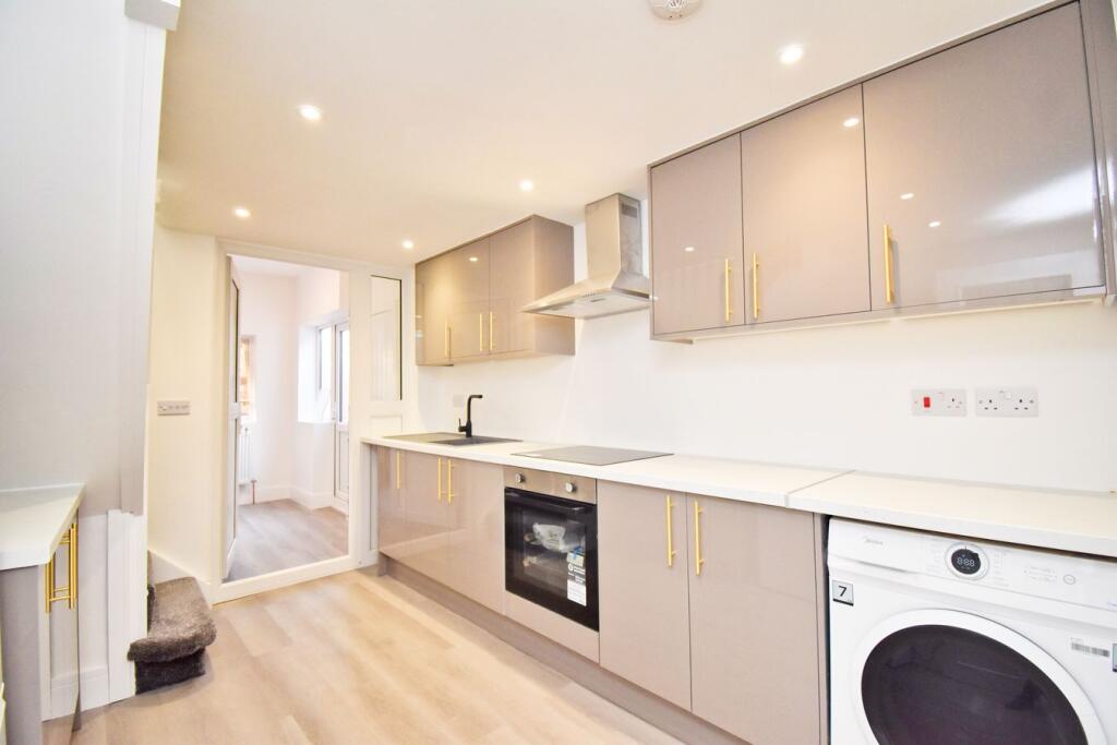 House in Kingston upon Thames - View 3