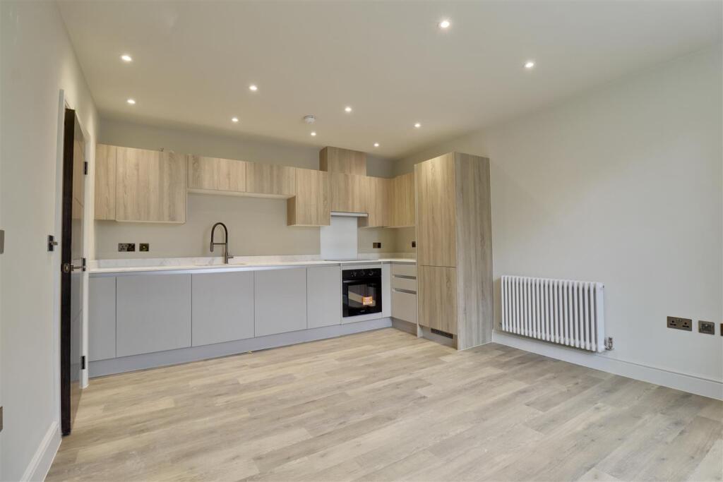 Apartment in Portsmouth, Southsea - View 2