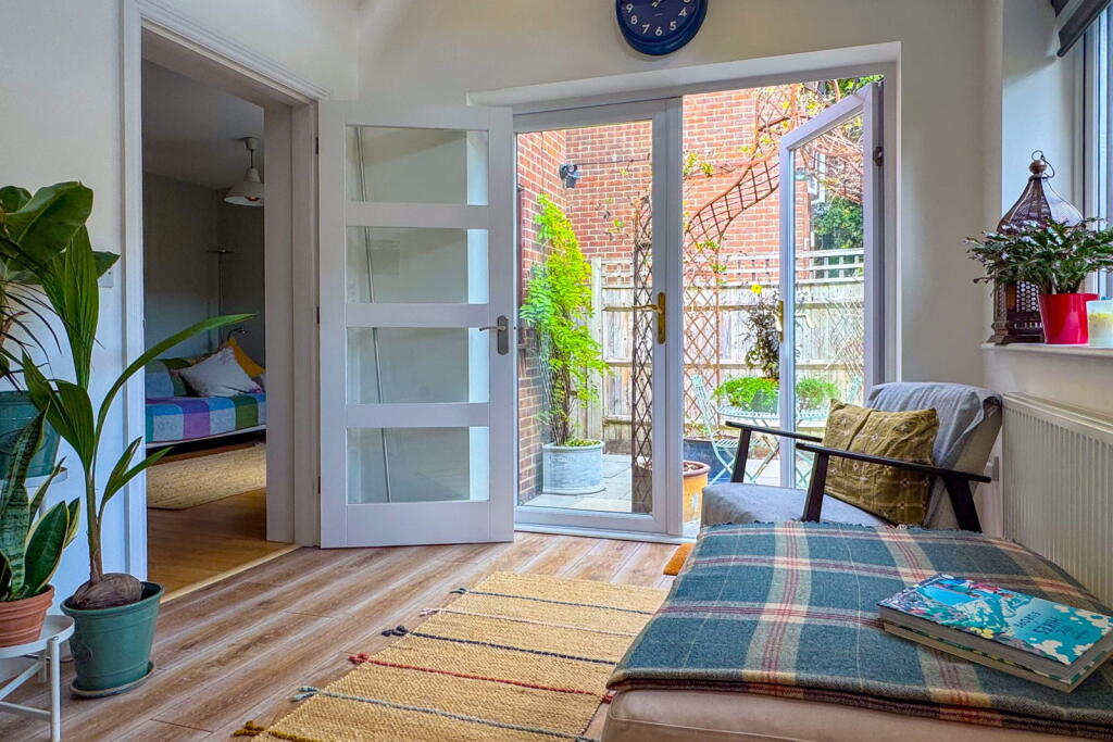 House in Winchester, New Alresford - More