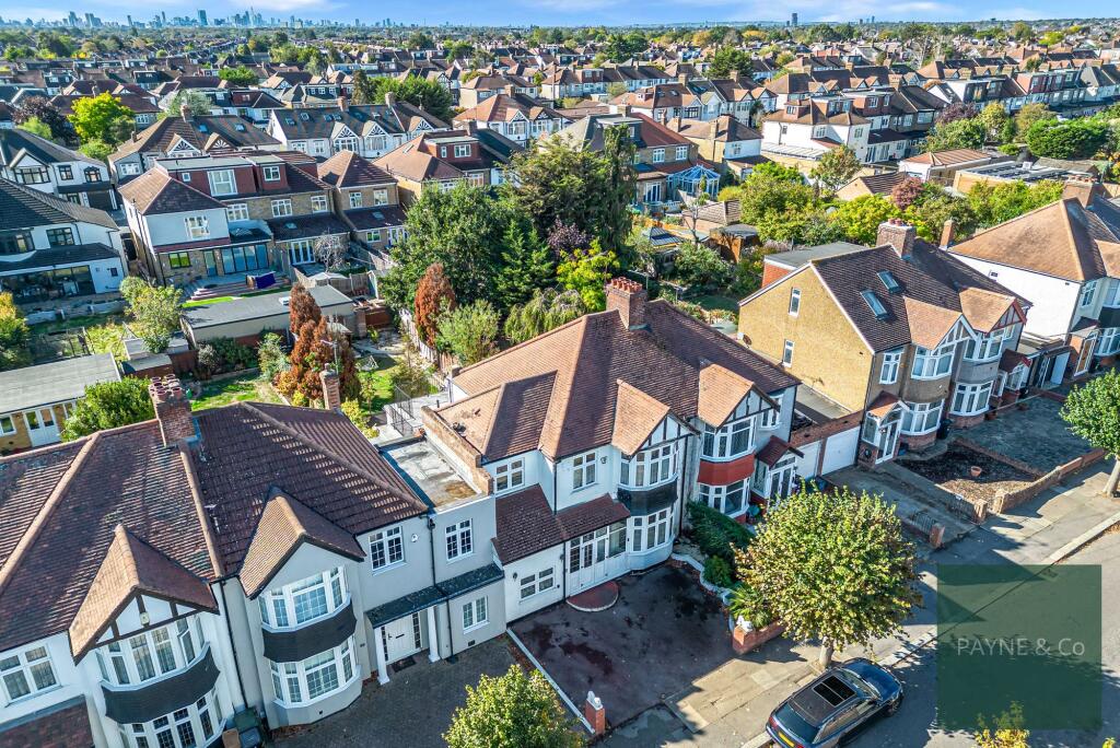 Glenthorne Gardens, Barkingside, IG6 photo 2