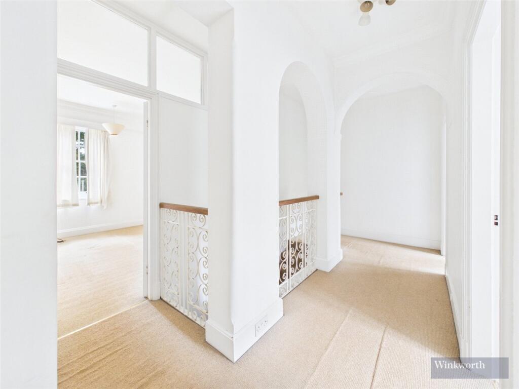 Apartment in Kingston upon Thames - More