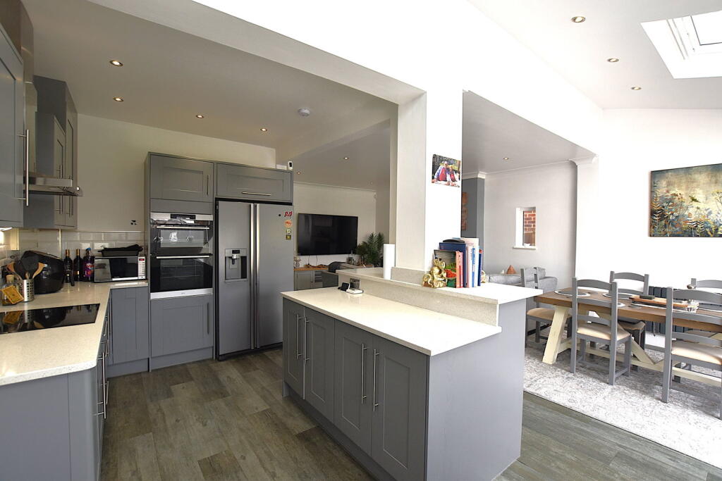 Queens Drive, Prenton, CH43 - More
