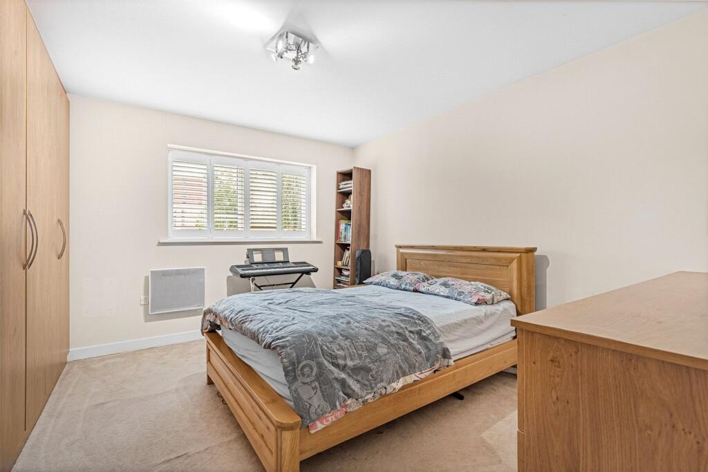 Apartment in Watford - View 5