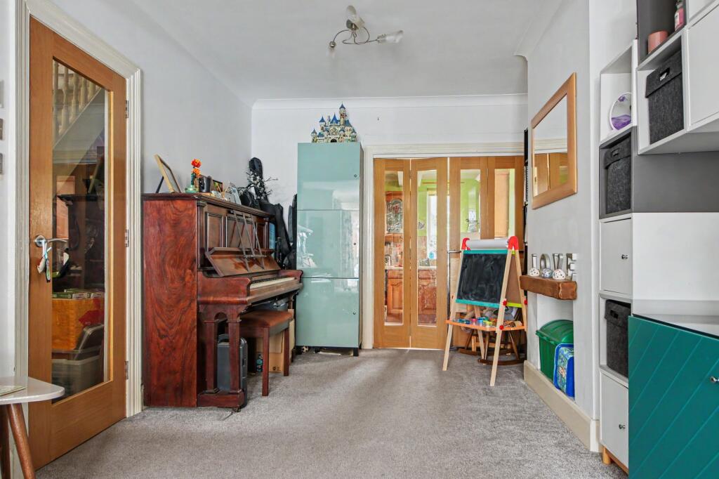 House in Southampton - More