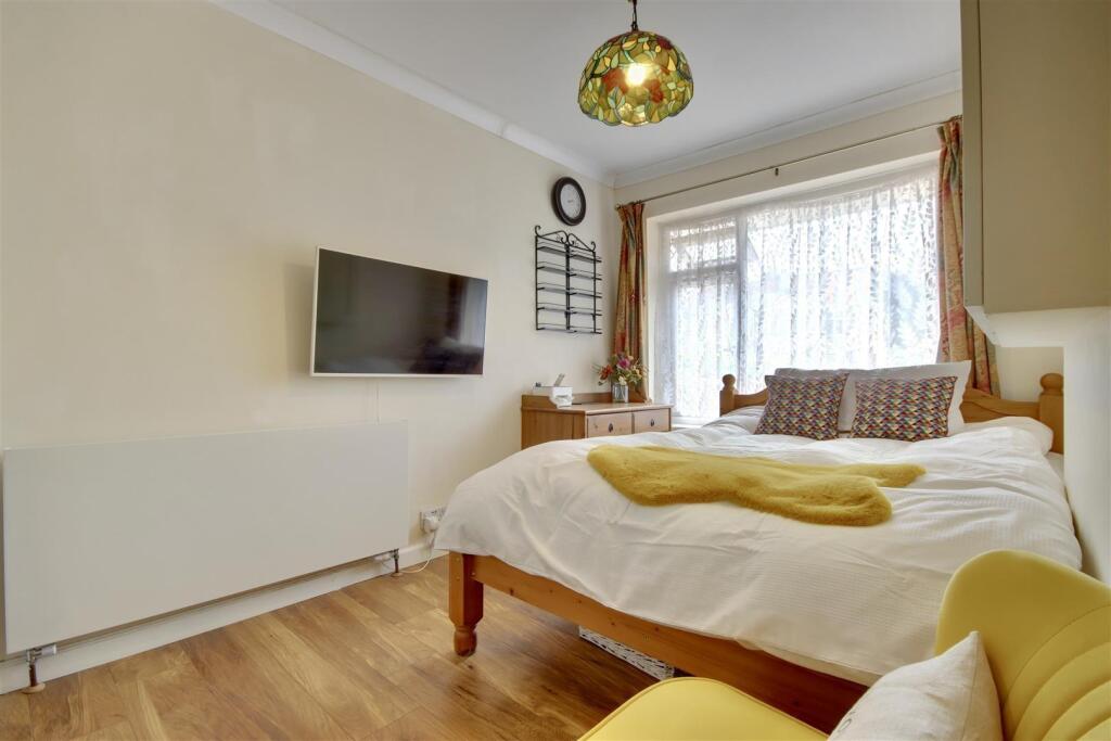 House in Havant, Hampshire - View 3