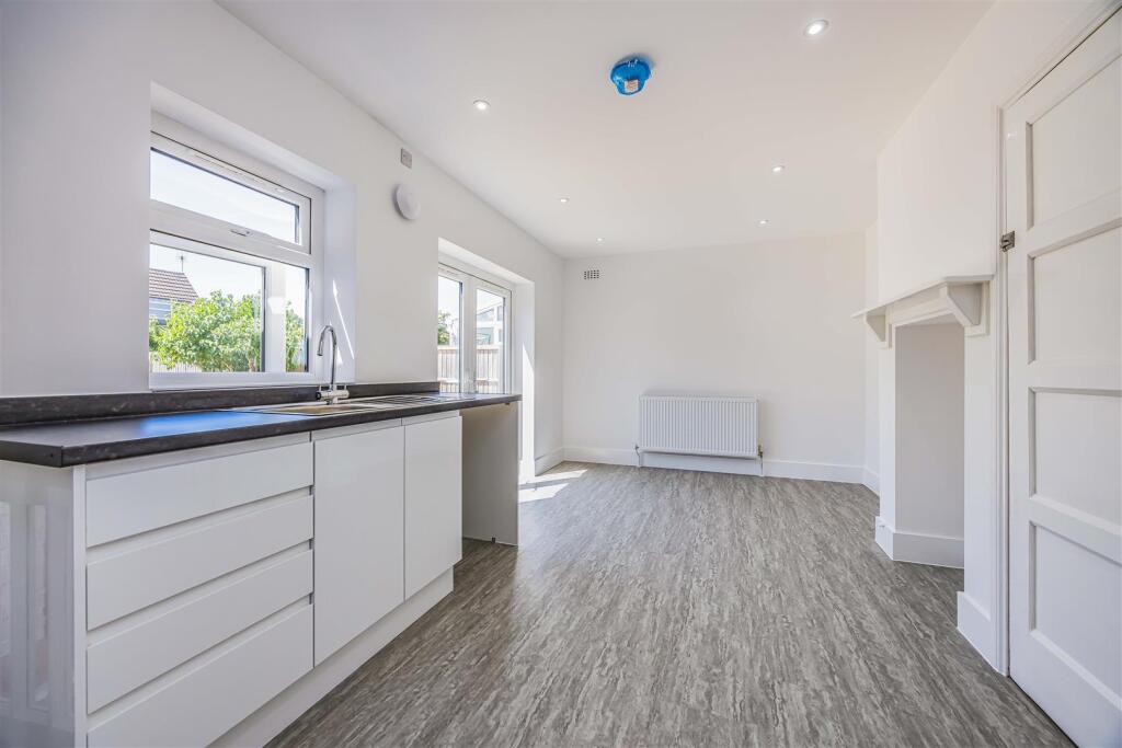 Padnell Avenue, Waterlooville photo 4