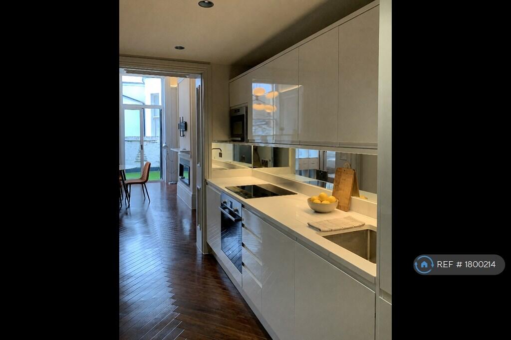 Apartment in London - View 3