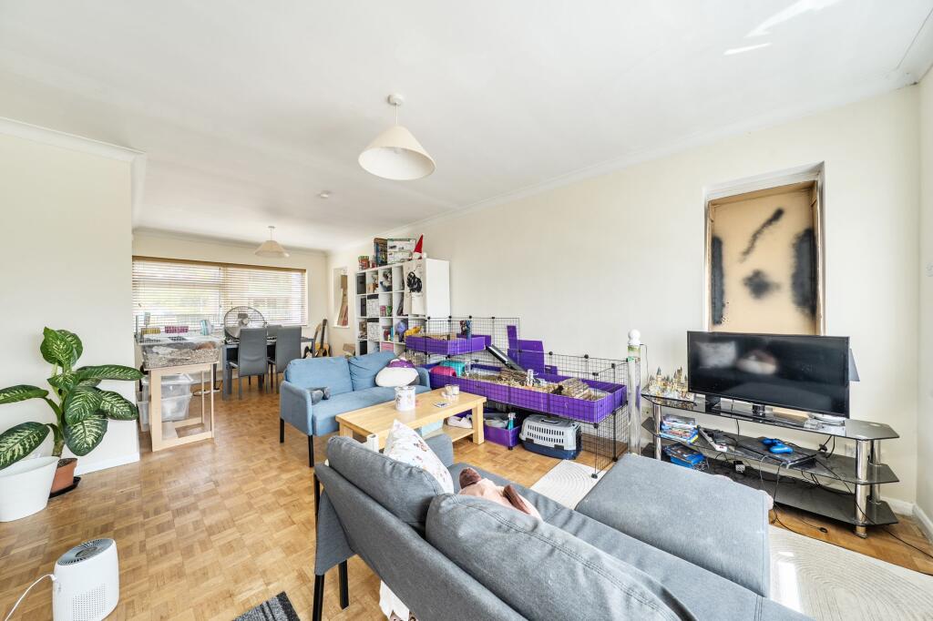 Apartment in Horsham, Pulborough - View 2