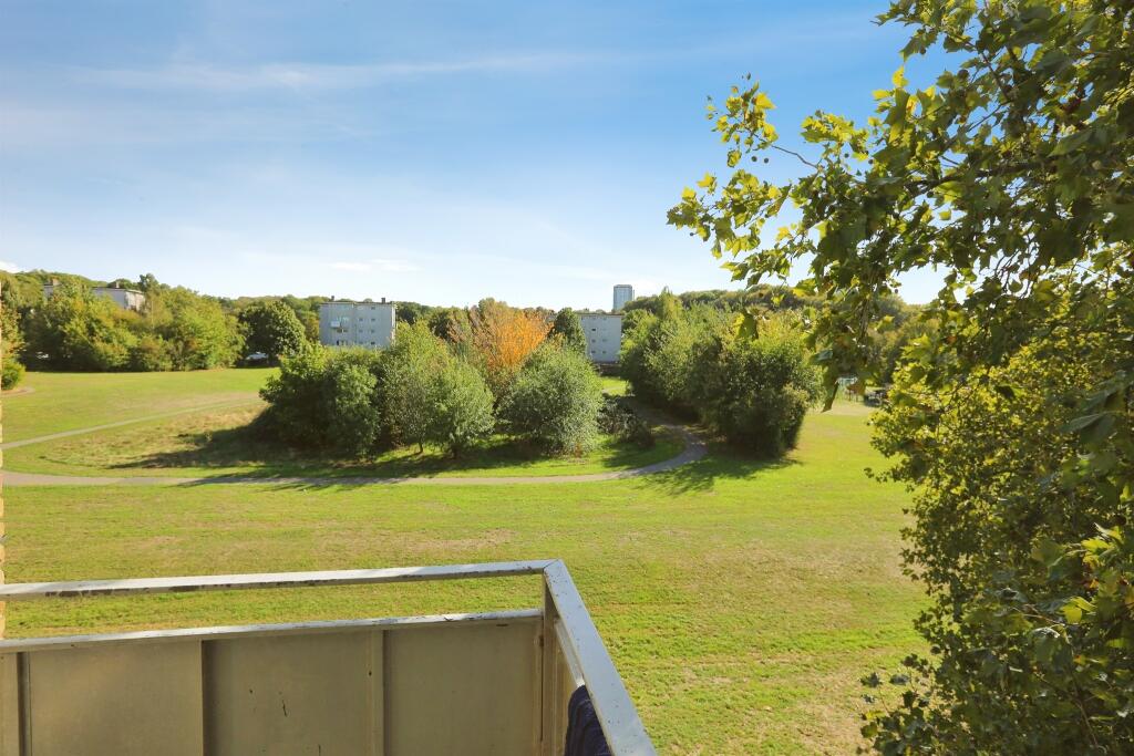 Apartment in Southampton, Thornhill - More
