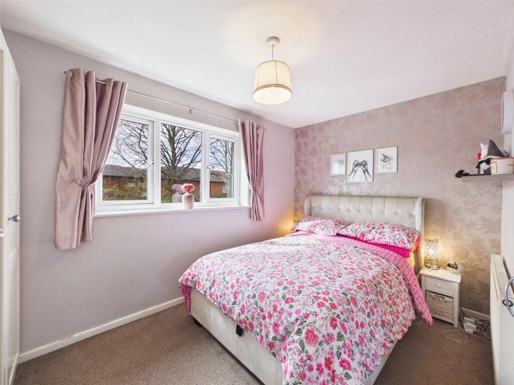 Salters Close, Worcester, Worcestershire, WR4 photo 4