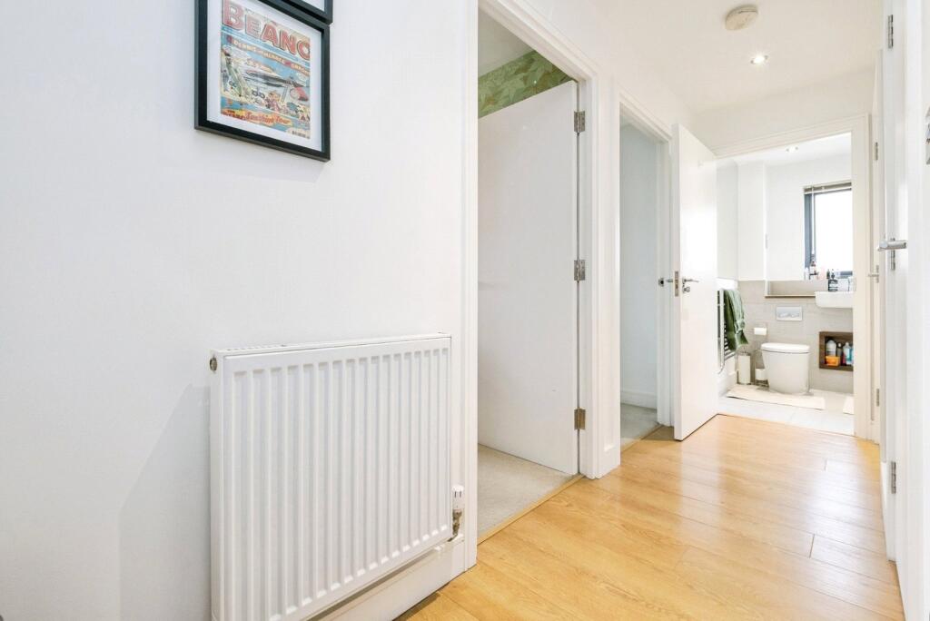 Apartment in Ilford - View 5