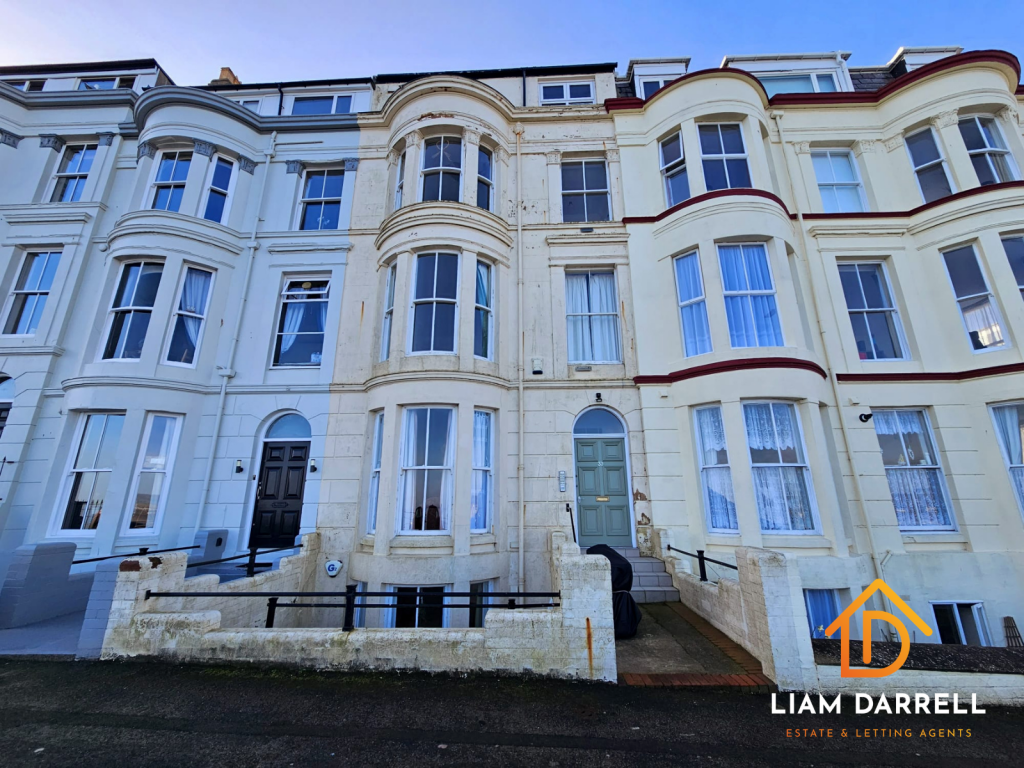 2-bed flat on Blenheim Terrace, Queens Parade, Scarborough, North Yorkshire, £110,000