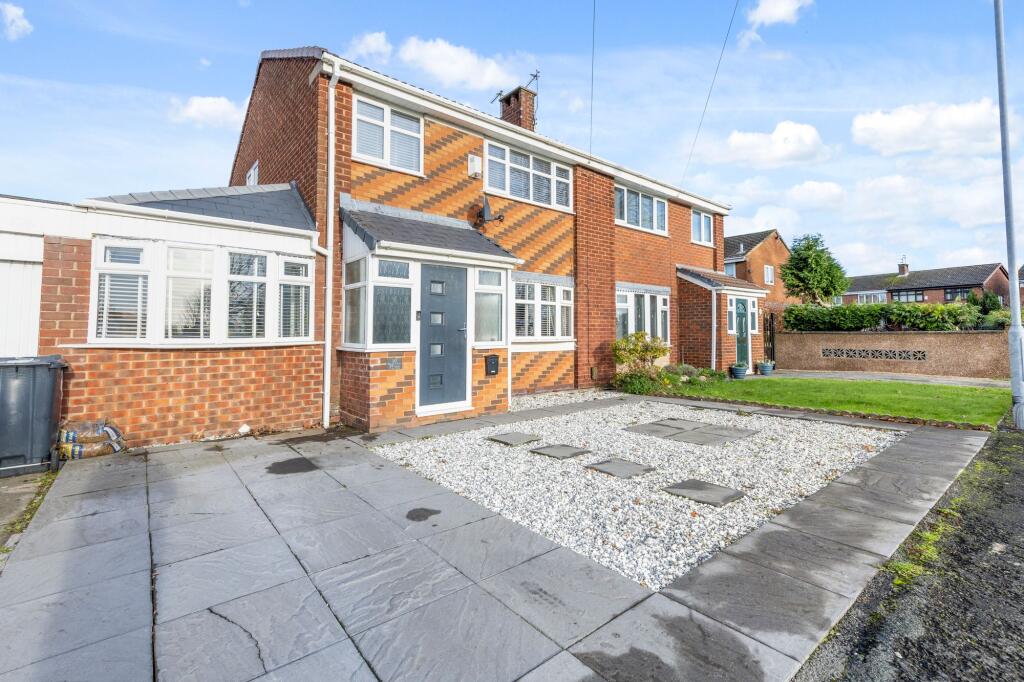 4-bed semi-detached on Burns Grove, Warrington, WA2, £260,000
