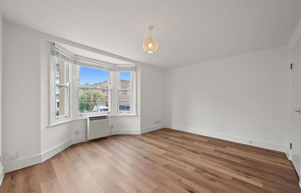 Apartment in London - More