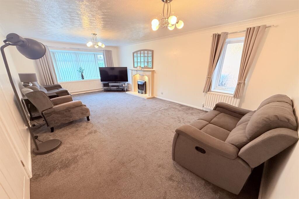 Garwood Close, Westbrook, Warrington, WA5  8TQ photo 4