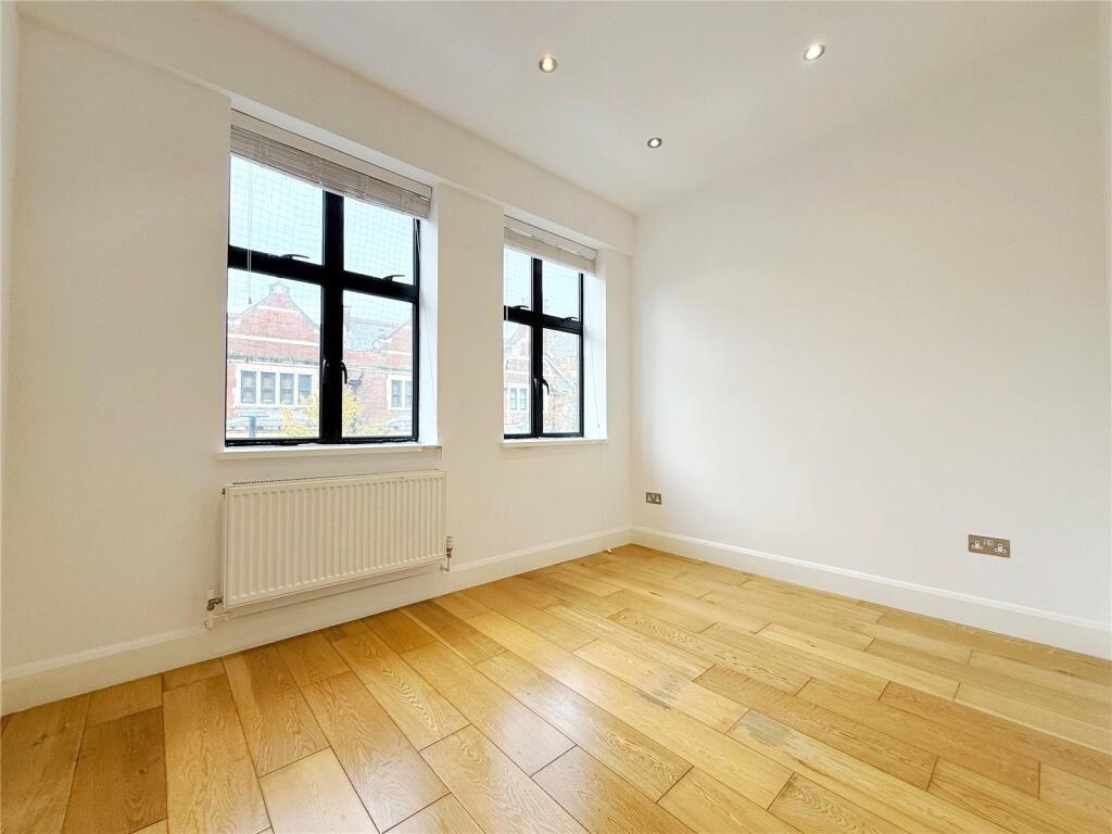 Main image of property: The Parade, High Street, Watford, Hertfordshire, WD17