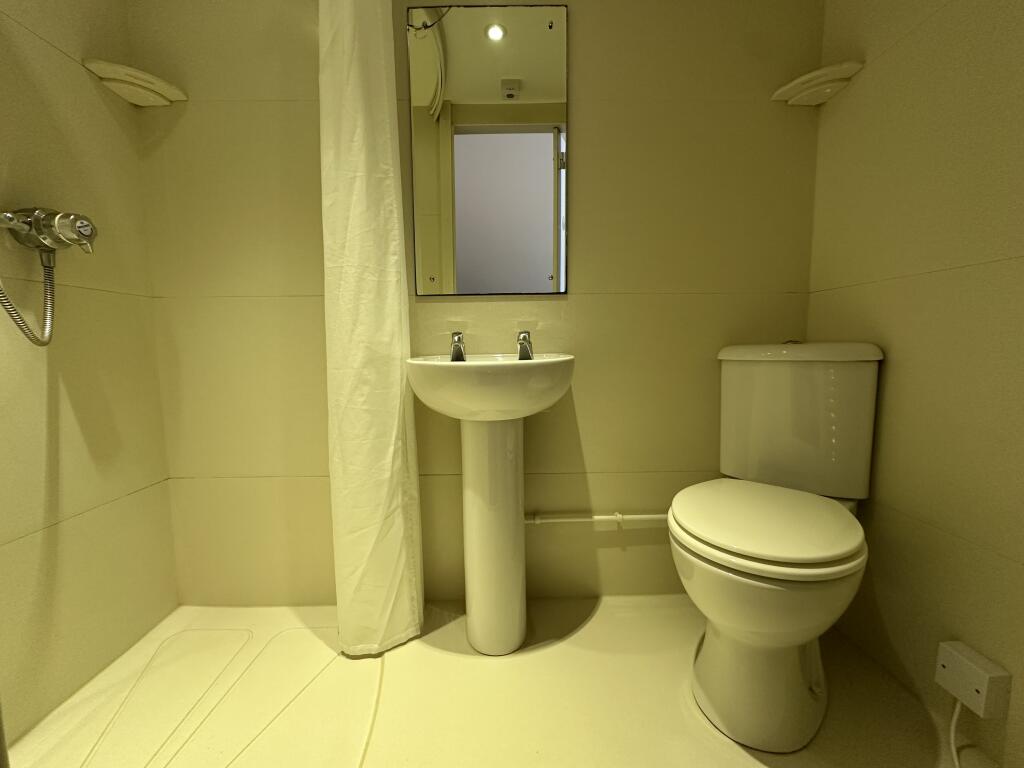 1 bedroom house share for rent
