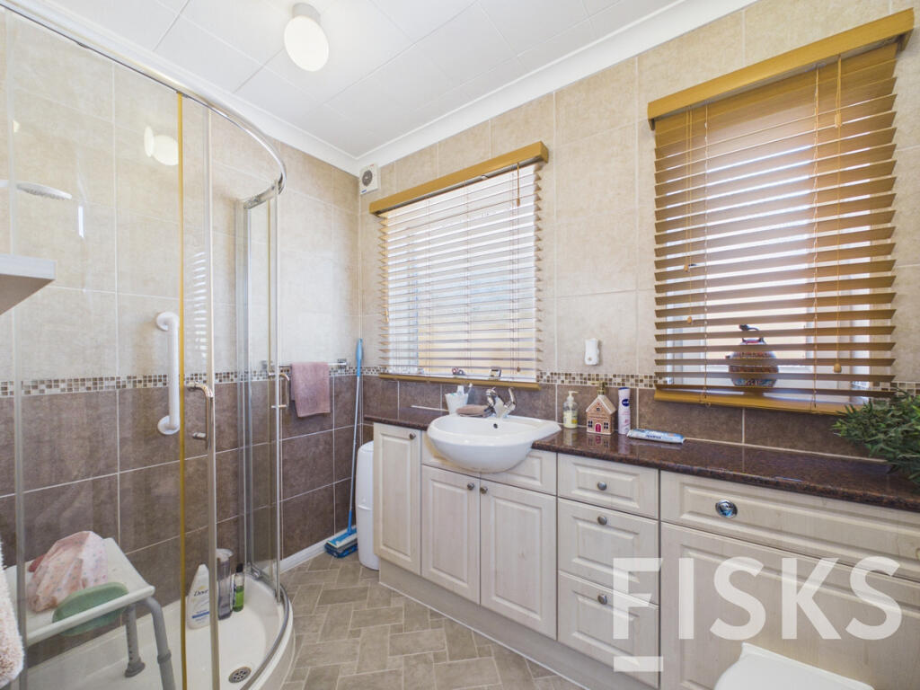 House in Castle Point, Benfleet - View 5