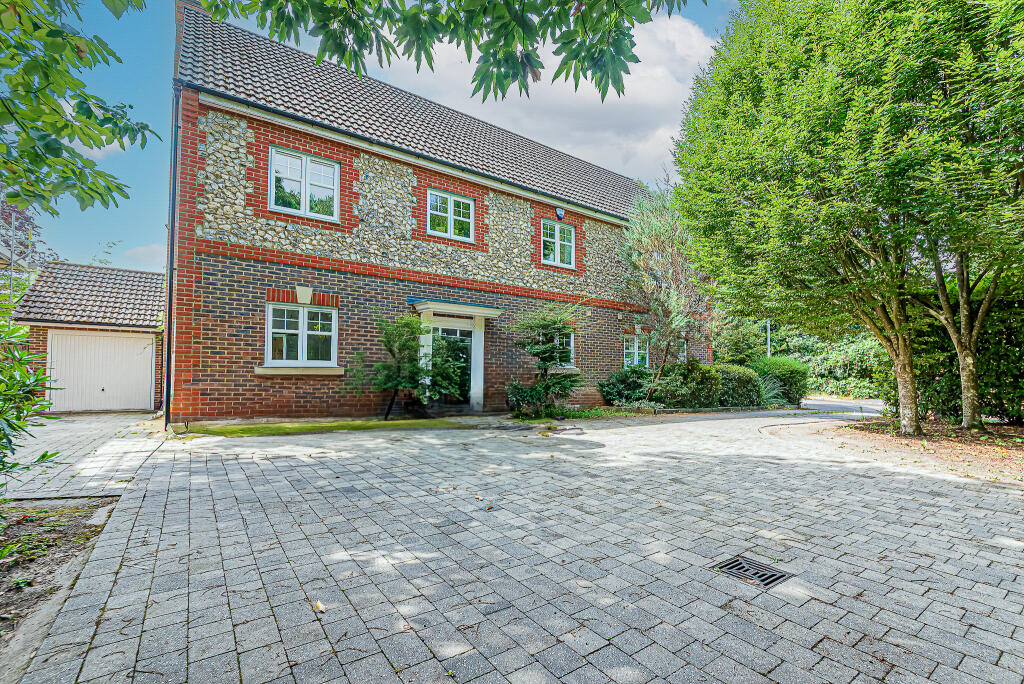 Main image of property: THE LIMES, HAYLEY GREEN, BERKSHIRE, RG42 6DH