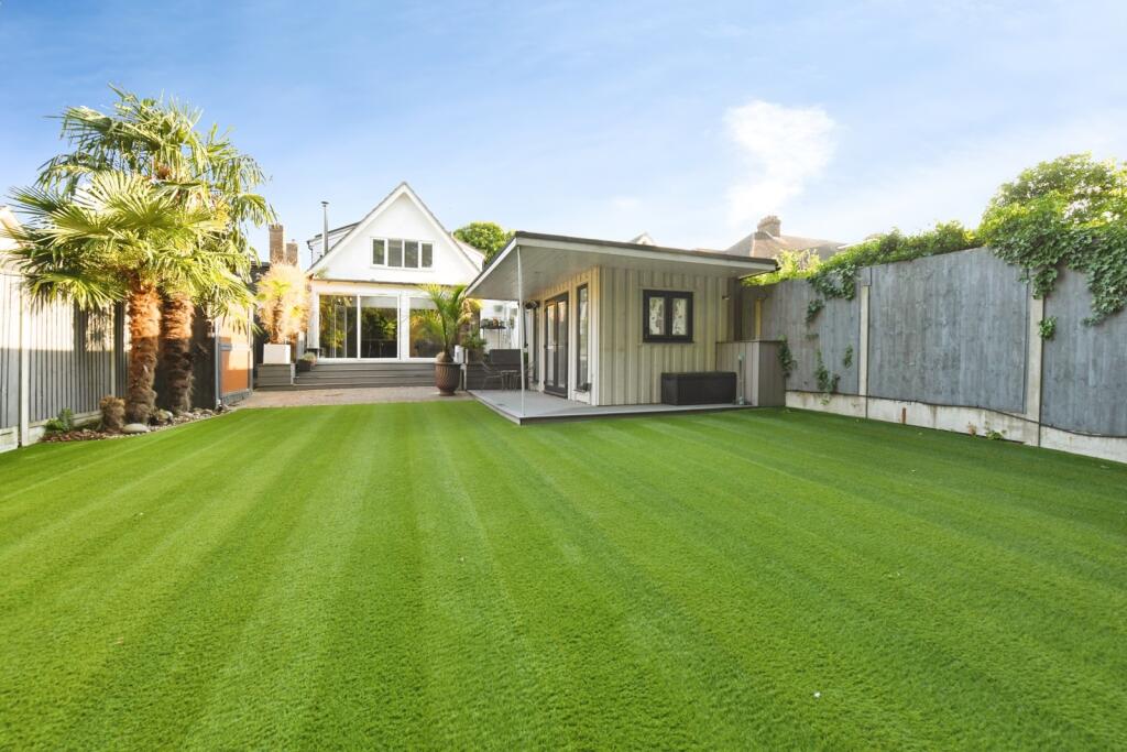 Main image of property: Eastwood Old Road, Leigh-on-Sea, Essex, SS9