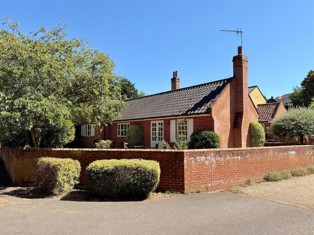 2-bed semi-detached on Bredfield Street, Woodbridge, Suffolk, £450,000