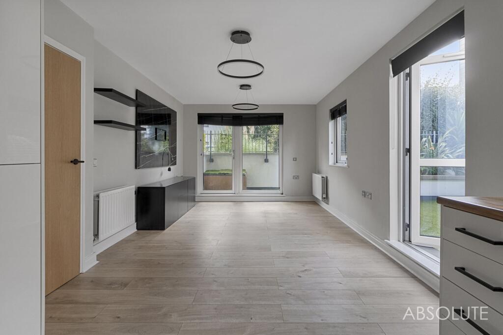 Apartment in Torquay, Torbay - View 3